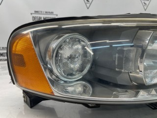 Фара правая, ориг. номер 30698848, Volvo V70 2004-2007