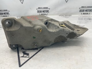 Кронштейн передний правый, ориг. номер LR011727, Land Rover Range Rover 2009-2012