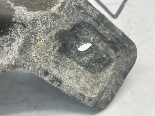 Кронштейн передний правый, ориг. номер LR011727, Land Rover Range Rover 2009-2012