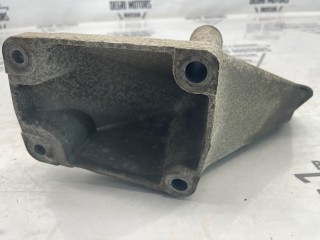Кронштейн передний левый, ориг. номер LR010743, Land Rover Range Rover 2009-2012