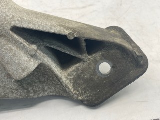 Кронштейн передний левый, ориг. номер LR010743, Land Rover Range Rover 2009-2012