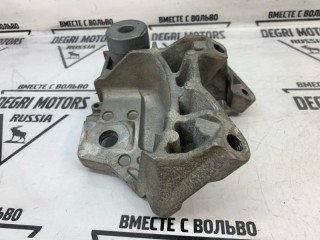 Кронштейн двигателя правый, ориг. номер 30793561, Volvo XC60 2013-2017