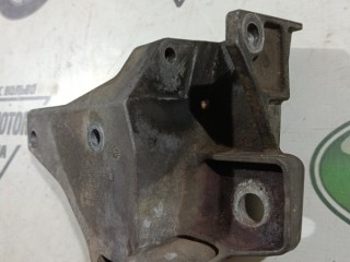 Кронштейн двигателя передний правый, ориг. номер 30793311, Volvo S80 2006-2010