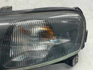 Фара передняя левая, ориг. номер 8693569, Volvo V70 2000-2004