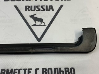 Кронштейн радиатора Volvo C30 2009-2013, 30671117
