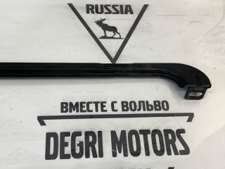 Кронштейн радиатора, ориг. номер 30671117, Volvo V50 2007-2012