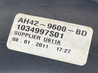 Корпус воздушного фильтра правый, ориг. номер LR011359, Land Rover Range Rover 2009-2012