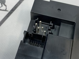 Кнопка стеклоподъемника передняя правая, ориг. номер YUD000263PVA, Land Rover Range Rover L322 2002-2005