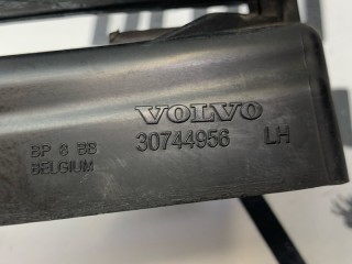Кронштейн передний левый, ориг. номер 30744956, Volvo V50 2007-2012