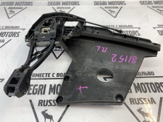 Кронштейн замка двери передний левый Volvo V70 2007-2013, 30661072