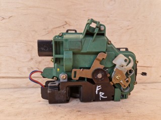 Замок двери передней правой Volkswagen Golf 4 1997-2006