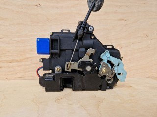 Замок двери передней правой Volkswagen Golf 5 2003-2009