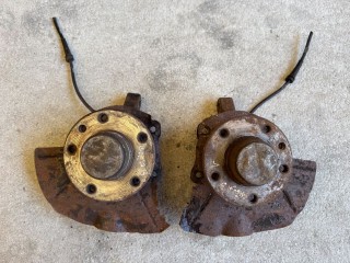Кулак поворотный левый Opel Omega B 1994-1999