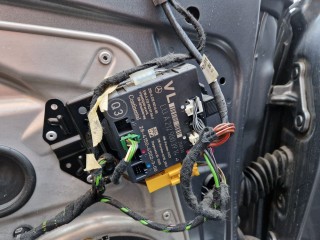 Блок управления двери передней левой Mercedes C W204 2007-2011