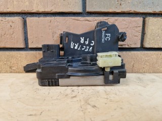 Замок двери передней правой, ориг. номер 24447341, Opel Vectra C 2002-2005