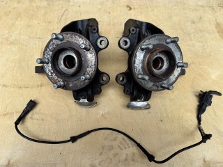 Кулак поворотный левый Volvo V50 2003-2007, 3M513K171