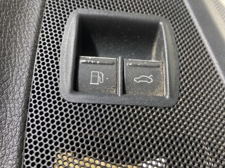 кнопка открытия лючка топливного бака, ориг. номер 3C0959903, Volkswagen Passat B6 1997-2001