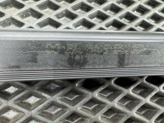 молдинг двери передней левой, ориг. номер A2036904962, Mercedes-Benz C W203 [рестайлинг] 2004-2008
