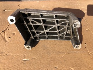 кронштейн двигателя, ориг. номер 55565439, Opel Astra J 2009-2012