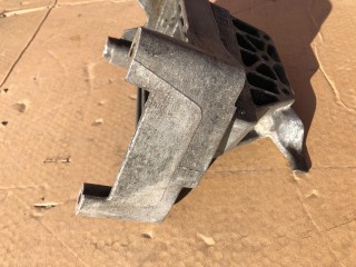 кронштейн двигателя, ориг. номер 55565439, Opel Astra J 2009-2012