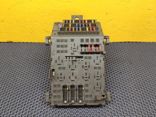 блок предохранителей, ориг. номер 7700427844, Renault Laguna 1 поколение 1993-1998