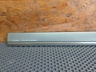 молдинг двери передней правой, ориг. номер A2116902062, Mercedes-Benz E W211 2002-2006