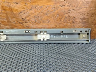 молдинг двери передней правой, ориг. номер A2116902062, Mercedes-Benz E W211 2002-2006