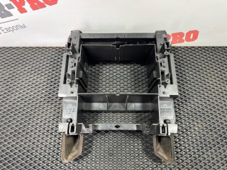 крепление магнитолы, ориг. номер A2036890216, Mercedes-Benz C W203 2000-2004