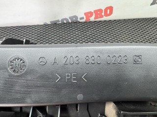 крепление магнитолы, ориг. номер A2036890216, Mercedes-Benz C W203 2000-2004