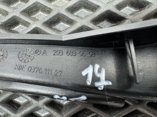 накладка на торпедо (консоль), ориг. номер A2036830508, Mercedes-Benz C W203 2000-2004