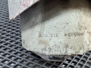 подушка крепления двигателя, ориг. номер A2712230063, Mercedes-Benz C W203 [рестайлинг] 2004-2008