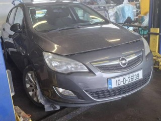 Opel Astra J 2010г. 1.2 л. - фото №1
