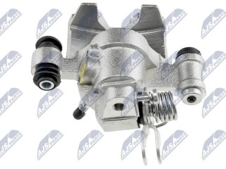 Суппорт задний левый, ориг. номер GE7C2671X, Mazda Protege 2000-2003