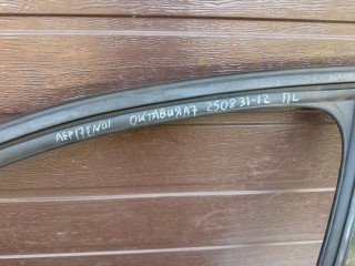 Накладка (молдинг) двери вертикальная наружная, ориг. номер 5E083790, Skoda Octavia III 2013-2017