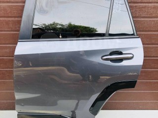 Молдинг двери нижний, ориг. номер 7507842040, 750780R070, Toyota RAV4 V 2018-2026