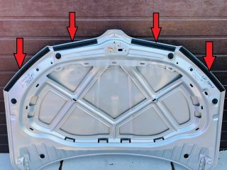 Уплотнительная резинка капота Skoda Octavia III 2013-2017, 5E0823736
