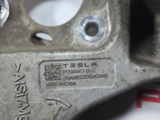 кулак задний левый, ориг. номер 1044411-00-G, Tesla Model 3 рест