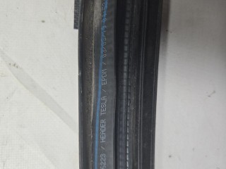 уплотнитель двери, Tesla Model 3 2017-2021