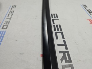 молдинг двери задней левой, Tesla Model 3 2 2024-2026