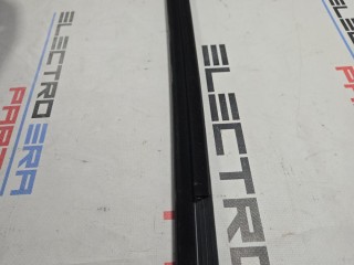 молдинг двери задней левой, Tesla Model 3 2 2024-2026