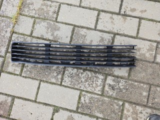 Заглушка (решетка) в бампер нижняя Volkswagen Passat B5 1996-2001