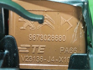 Блок реле, ориг. номер 9812661980, Citroen Berlingo 2024-2026