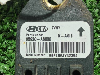 Датчик удара, ориг. номер 95920A6000, Hyundai i30 2011-2015