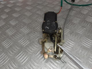 Замок двери задней левой, ориг. номер D20273310, Mazda Demio 1996-1999