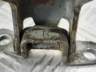 Петля двери передней правой, ориг. номер F15159210C, Mazda 3 2008-2011