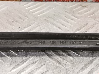 Молдинг стекла лобового, ориг. номер 4E0854327D, Audi A8 2005-2007