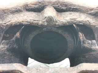 Суппорт передний левый, ориг. номер LR015387, Land Rover Freelander 2003-2006