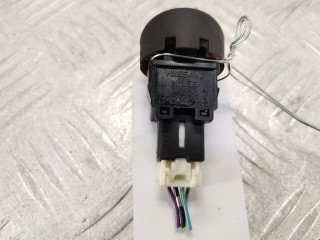Кнопка аварийной сигнализации, ориг. номер 252901KA0A, Nissan Juke 2010-2014