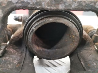Суппорт передний левый, ориг. номер A0004216381, Mercedes B W246 2011-2014