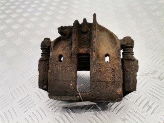 Суппорт передний правый Mitsubishi Carisma 1999-2004